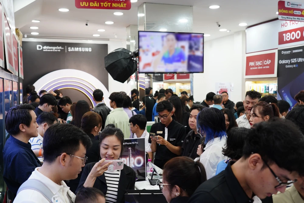 Tin công nghệ 12-4: Giá smartphone có thể tăng trong tương lai vì thuế quan của Trump. Ảnh: TIỂU MINH Tin công nghệ 12-4: Giá smartphone có thể tăng trong tương lai vì thuế quan của Trump. Ảnh: TIỂU MINH