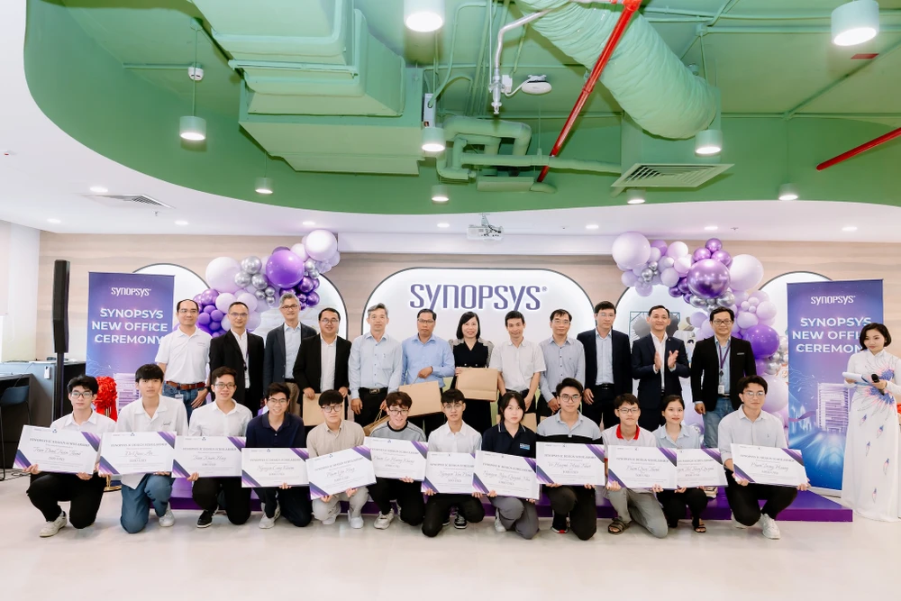 synopsys-trao-hoc-bong-thiet-ke-vi-mach-cho-sinh-vien-2025-5.jpeg