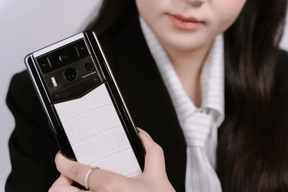 Tin công nghệ 23-6: 3 mẫu điện thoại siêu sang và bảo mật.