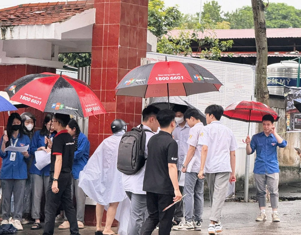 Tin công nghệ 28-6: Hơn 400 điểm tiếp sức công nghệ đồng hành cùng sĩ tử.