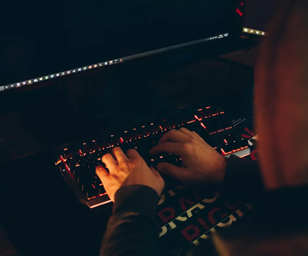 Tin công nghệ 24-7: Hàng trăm tổ chức bị tấn công qua lỗ hổng chưa được vá.