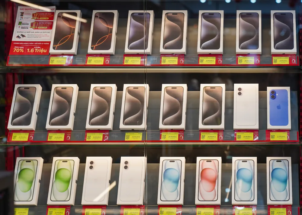 Các hệ thống bán lẻ hiện đã bắt đầu mở đăng ký thông tin iPhone 17 và iPhone Air. Ảnh: TIỂU MINH