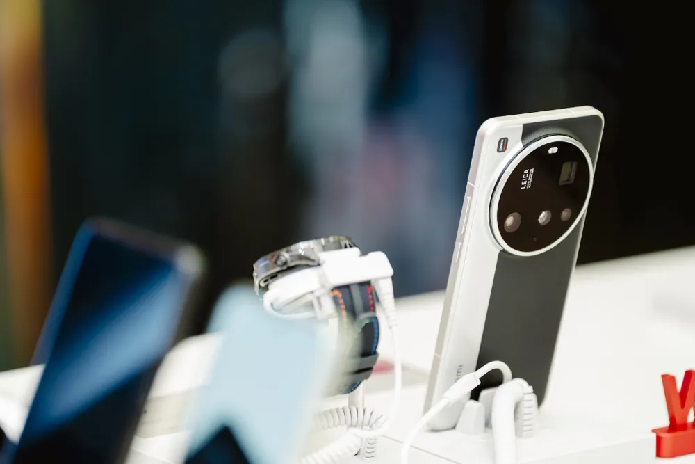 Tin công nghệ 20-9: Người dùng ngày càng chuộng smartphone chính hãng vì chế độ bảo hành, hậu mãi.