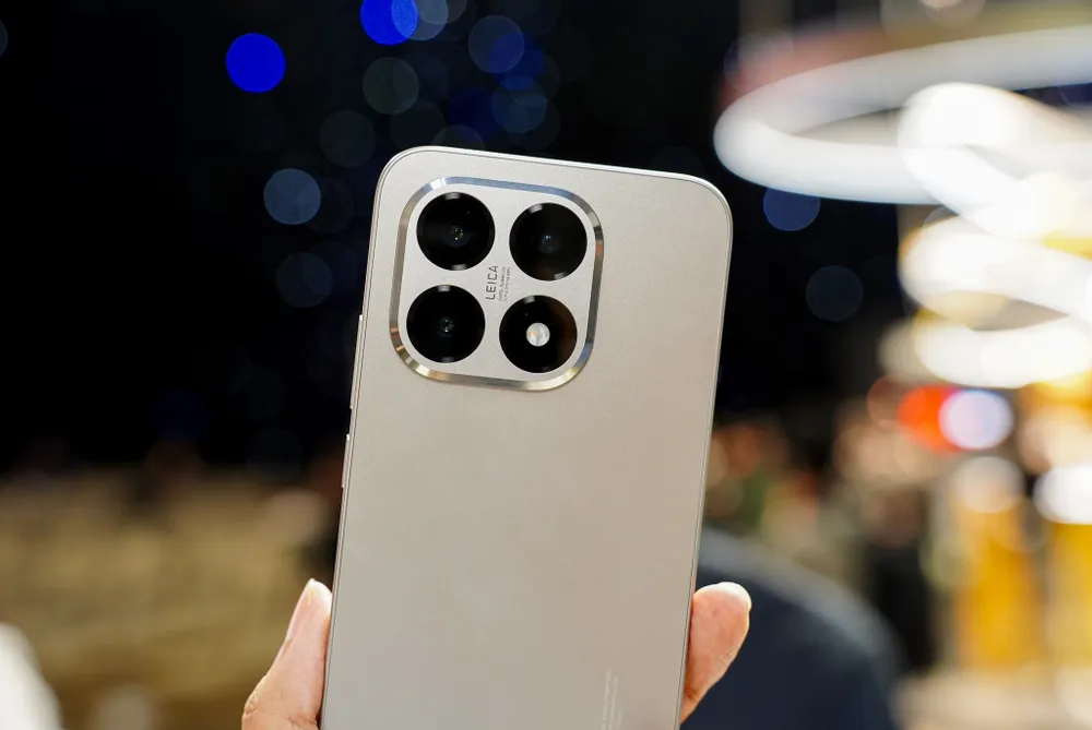 Tin công nghệ 16-10: Máy có cụm camera lớn hợp tác cùng Leica. Ảnh: TIỂU MINH