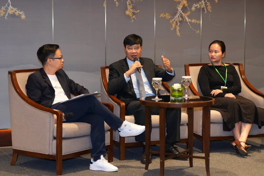 Đại tá, TS. Nguyễn Hồng Quân (giữa) chia sẻ tại hội thảo.