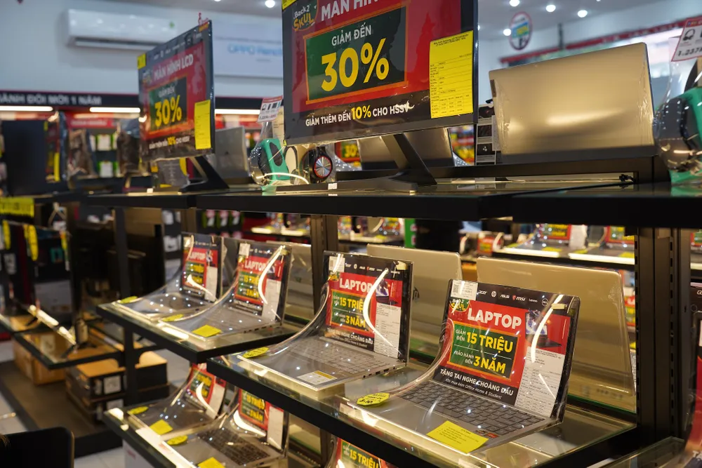 Nhiều mẫu laptop AI và laptop gaming giảm giá trong tháng 10. Ảnh: TIỂU MINH