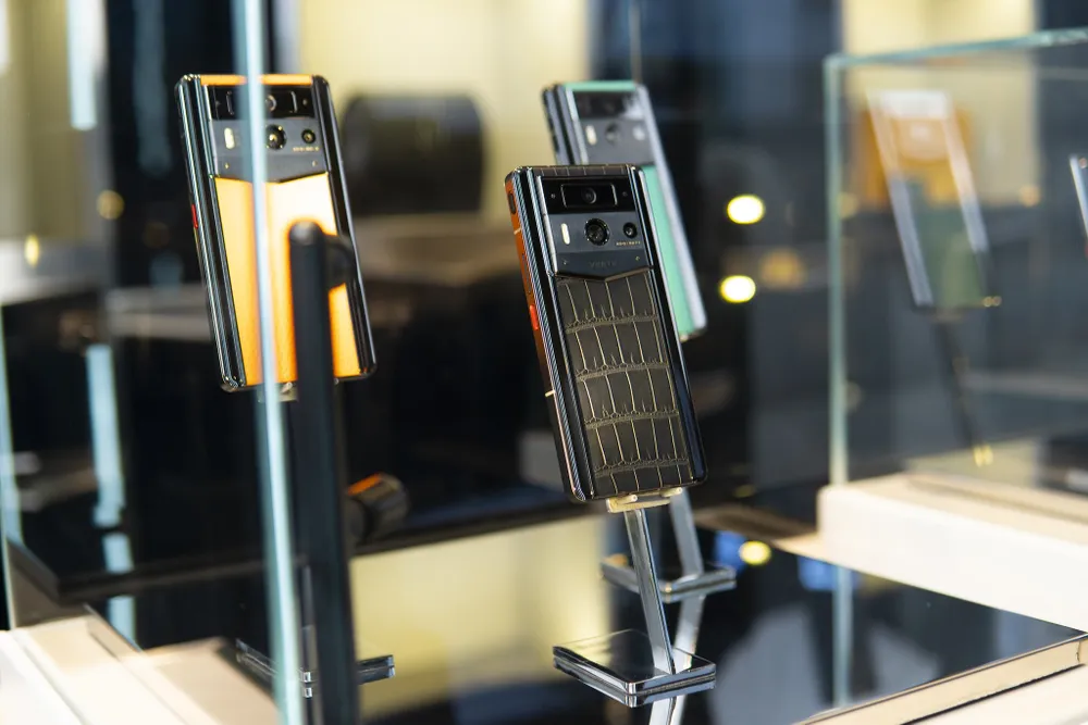 Tin công nghệ 5-11: Người dùng cần cẩn trọng khi mua hàng xa xỉ để làm quà tặng.