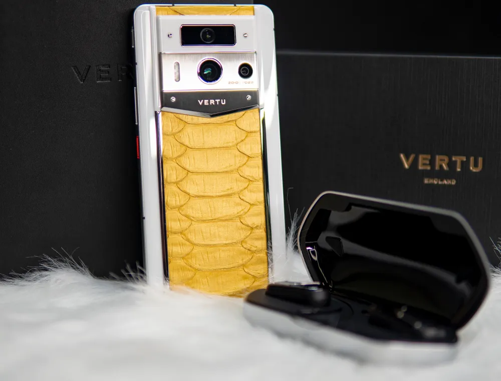 Tin công nghệ 17-11: Các mẫu điện thoại cao cấp như Vertu đang dần trở thành lựa chọn để tặng quà dịp cuối năm.