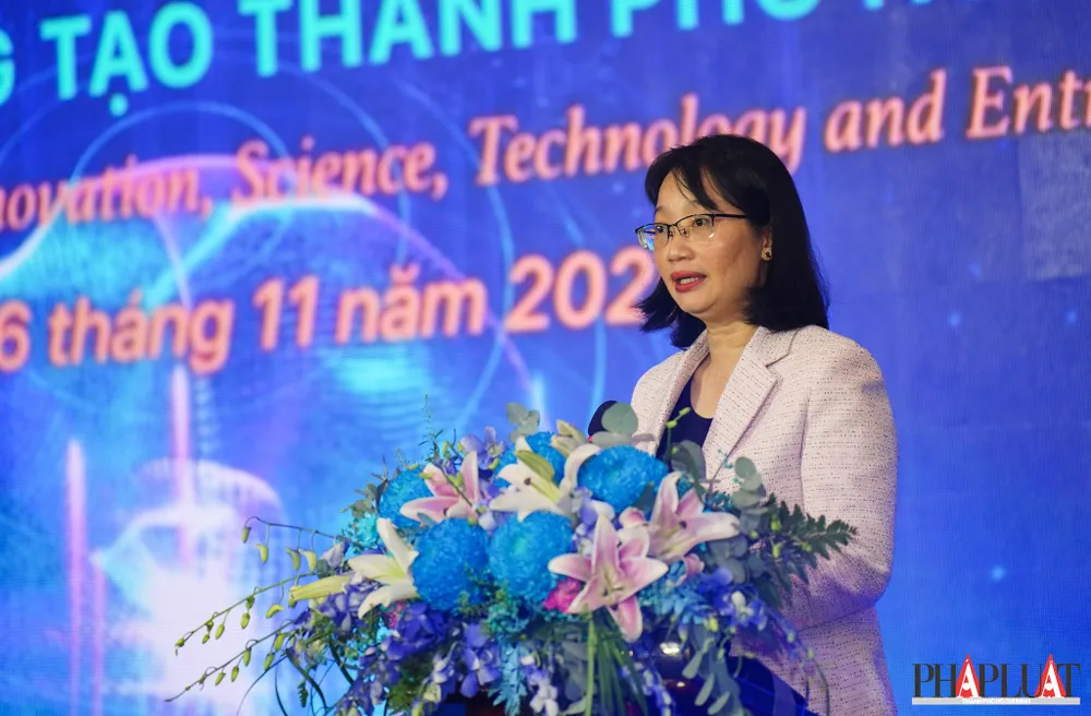 Bà Trần Thị Diệu Thúy, Phó Chủ tịch UBND TP.HCM chia sẻ tại sự kiện WISE HCMC+ 2025. Ảnh: TIỂU MINH