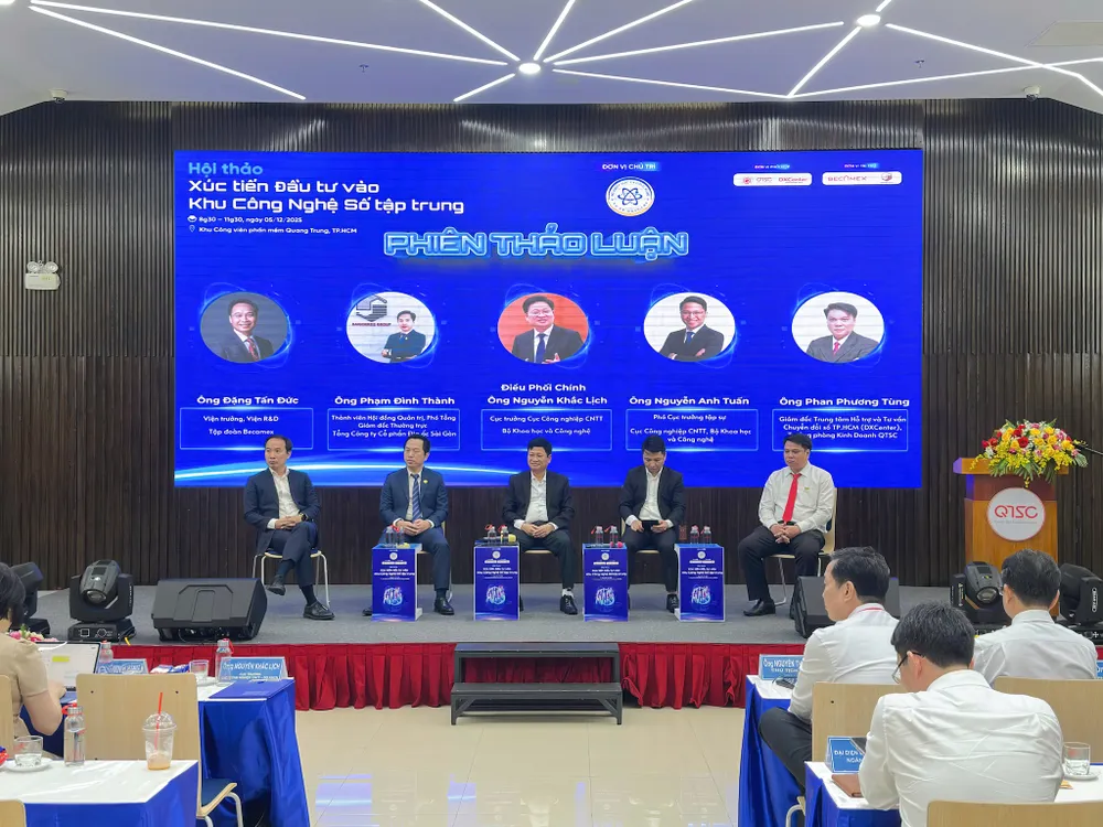 Thao-luan-tai-su-kien-Khu-cong-nghe-so-tap-trung.jpg