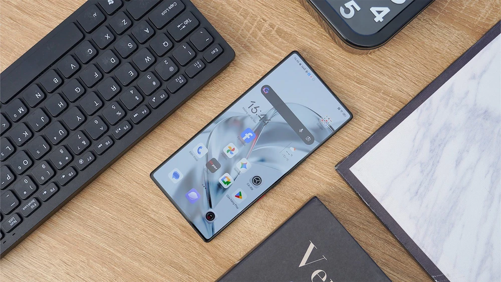 Tin công nghệ 16-12: Máy có màn hình vuông vức, nam tính.