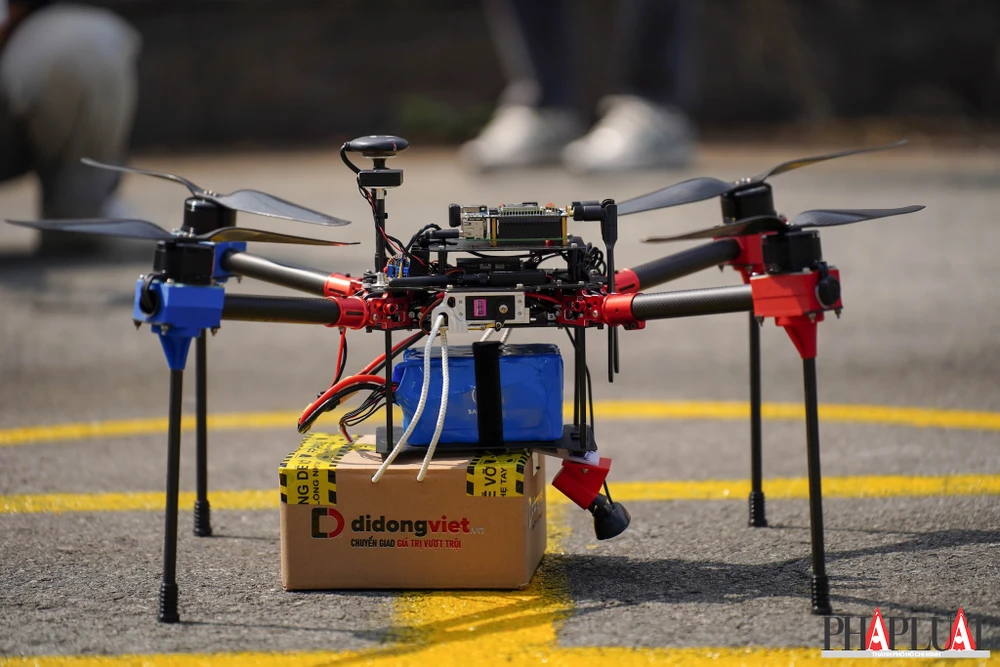 Thử nghiệm giao hàng trên bộ Dev Kit của Saolatek. Ảnh: TIỂU MINH