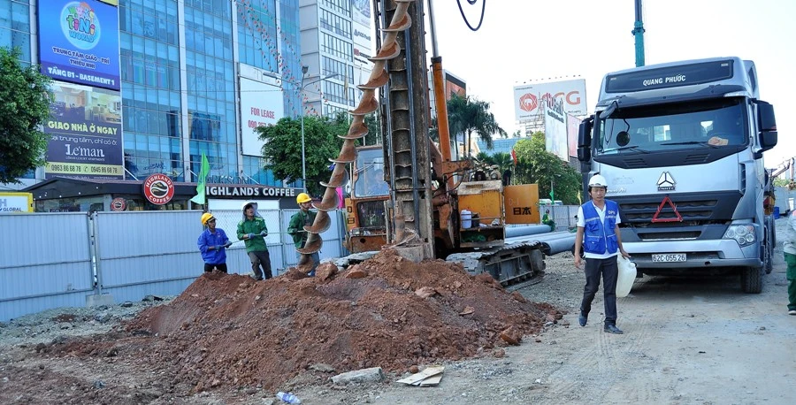 Cầu vượt vào Tân Sơn Nhất sẽ xong sớm hai tháng ảnh 1