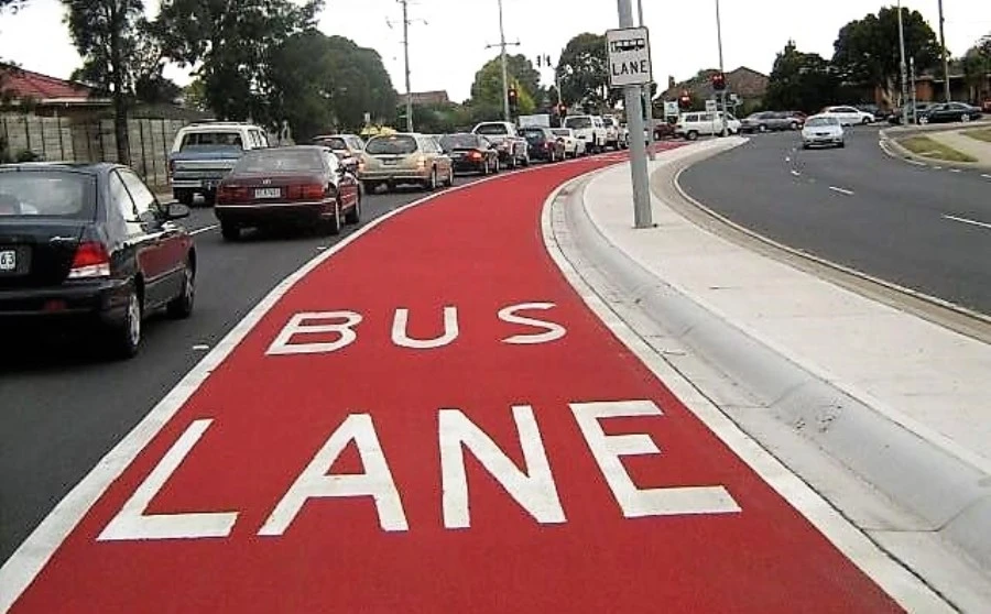 Vì sao ‘đường ưu tiên’ xe buýt ở TP.HCM chết yểu? ảnh 2