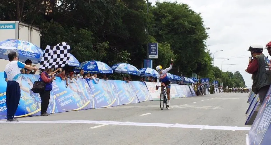 AN Seonjin giành chiến thắng chặng 3 nhưng hai chiếc áo vàng và áo xanh vẫn thuộc về tay đua Việt Nam Nguyễn Thị Thật. ẢNH. MQ