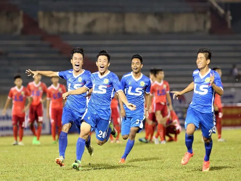 Các cầu thủ trẻ PVF ăn mừng chiến thắng thứ tư liên tiếp có mặt tại trận chung kết giải bóng đá U-17 quốc gia.