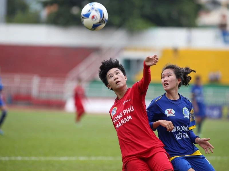 Phong Phú Hà Nam bị Than Khoáng Sản VN cầm chân, cuộc đua tranh giành ngôi hậu tiếp tục sẽ có những diễn biến gay cấn. ẢNH: CMQ