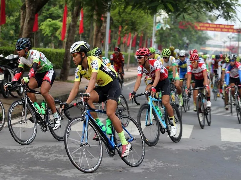 Đoàn đua rời thành phố Nam Định