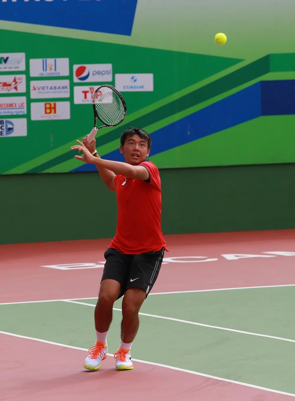 Lý Hoàng Nam chật vật vượt qua vòng 1 giải F9 ảnh 1