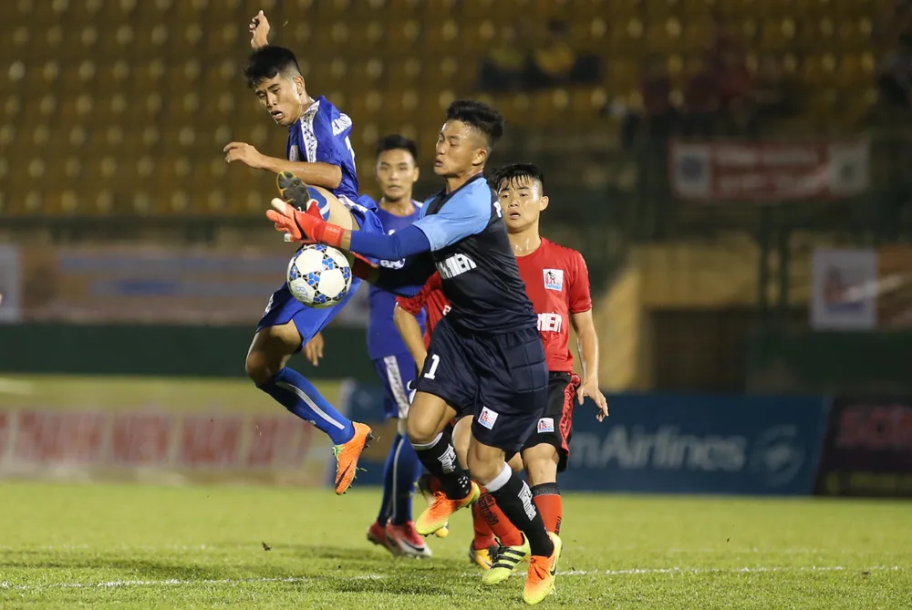 Quân Trần Minh Chiến hạ ứng viên PVF ở giải U-21 ảnh 2 Quân Trần Minh Chiến hạ ứng viên PVF ở giải U-21 ảnh 2