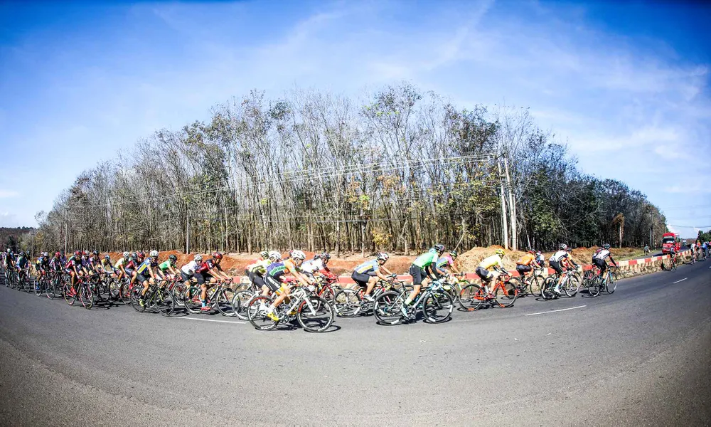 Tay đua 16 tuổi xuất thần thắng giải đua xe đạp BTV ảnh 2