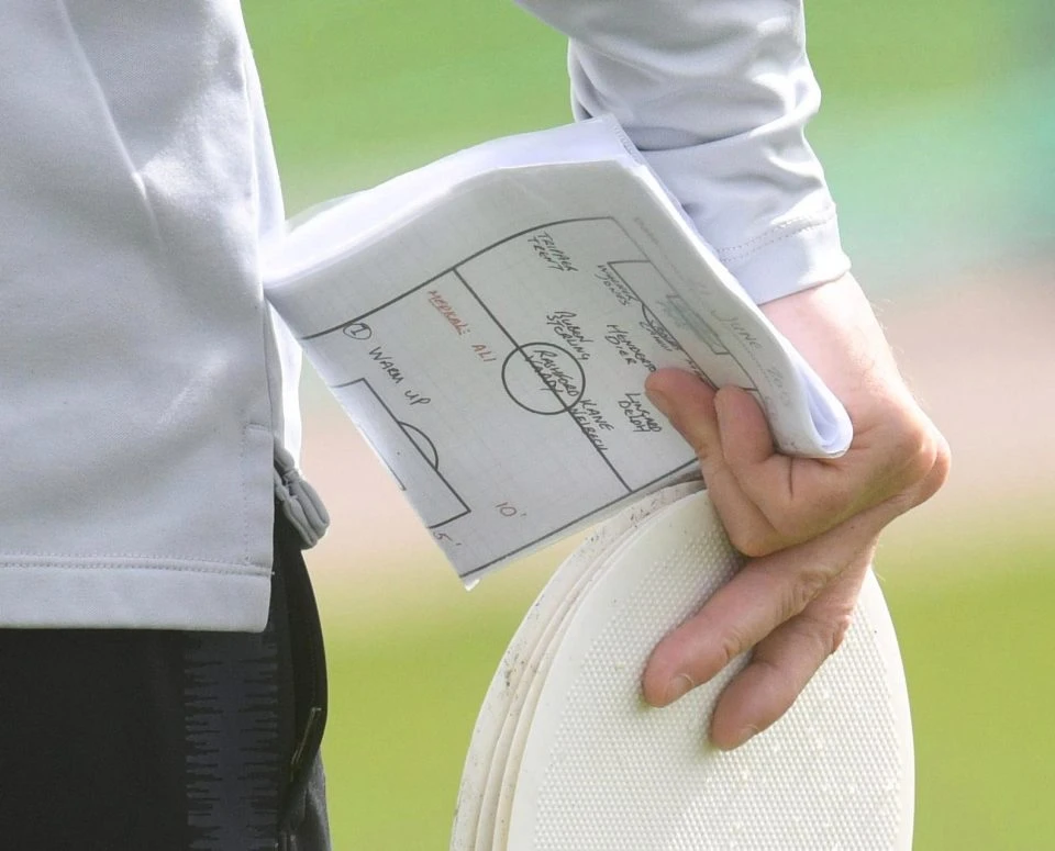 Sterling tiếp tục được Southgate tin dùng,chơi cạnh Harry Kane ảnh 1