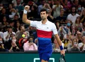 Djokovic chật vật giành trận thắng đầu tay
