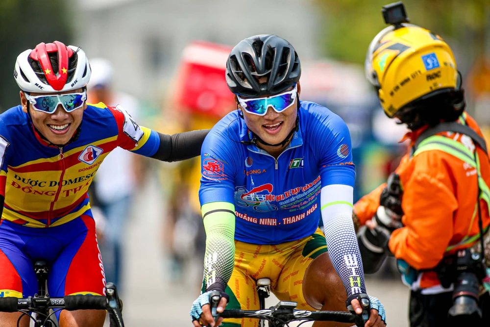 Đồng đội Phan Hoàng Thái chúc mừng chiến thắng của Tuấn Kiệt