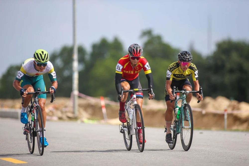 Ngô Văn Phường rút thắng sprint.