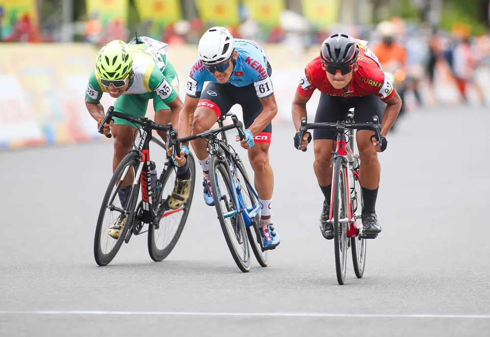 Cao Trung Hiếu (82) đánh bại Baasankhuu (61) ở mức sprint 2. ẢNH: PHẠM HUY