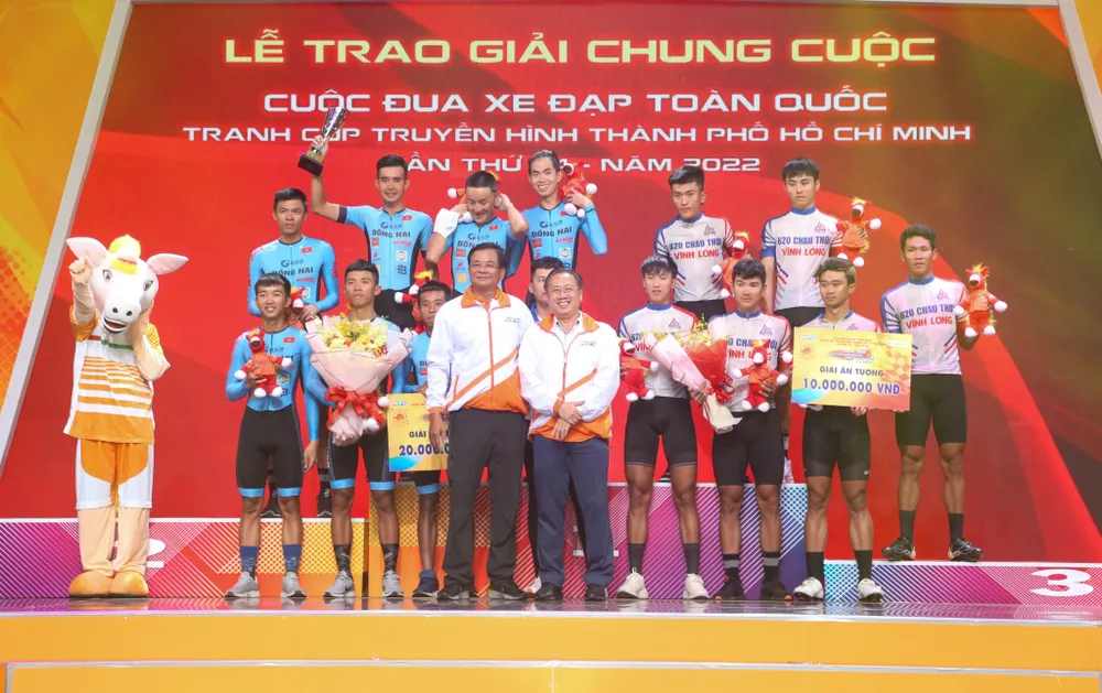 LốI chơi cống hiến đã giúp các tay đua GSB Đồng Nai và 620 Châu Thới Vĩnh Long được BTC trao giải ấn tượng.