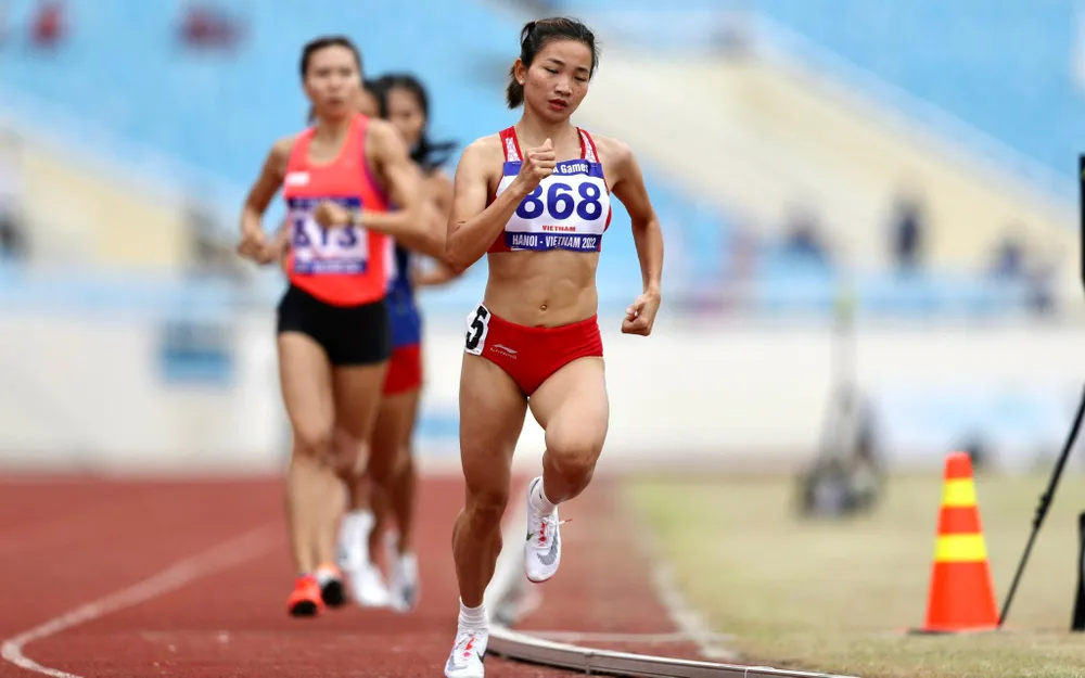 Nguyễn Thị Oanh hoàn thành hat-trick vàng trong ngày thi 15-5. ẢNH: ANH PHƯƠNG