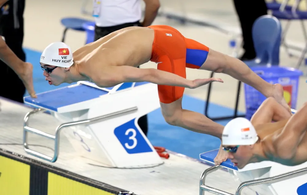 Kình ngư Nguyễn Huy Hoàng có kỷ lục SEA Games thứ 2 sau khi đoạt HCV với đội tiếp sức 4x200 m nam Việt Nam. ẢNH: ANH PHƯƠNG