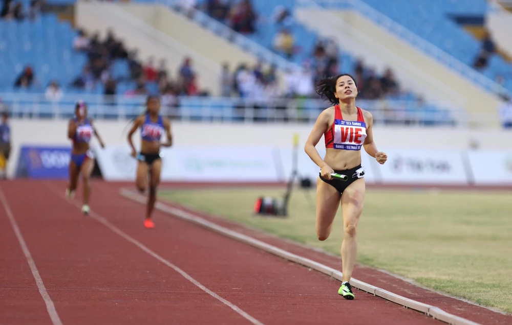 ...băng băng về đích đoạt HCV. ẢNH: ANH PHƯƠNG