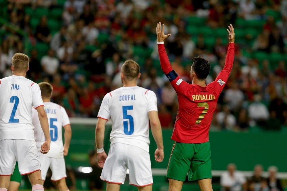 Ronaldo (7) tham dự Nations League trong màu áo đội tuyển Bồ Đào Nha. Ảnh: GETTY Ronaldo (7) tham dự Nations League trong màu áo đội tuyển Bồ Đào Nha. Ảnh: GETTY