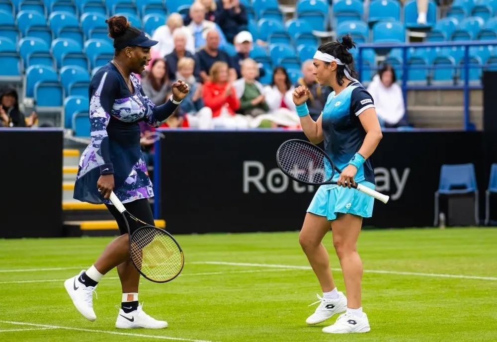 Huyền thoại người Mỹ và Ons Jabeur thắng vòng 1 giải Eastbourne International. Ảnh: GETTY Huyền thoại người Mỹ và Ons Jabeur thắng vòng 1 giải Eastbourne International. Ảnh: GETTY