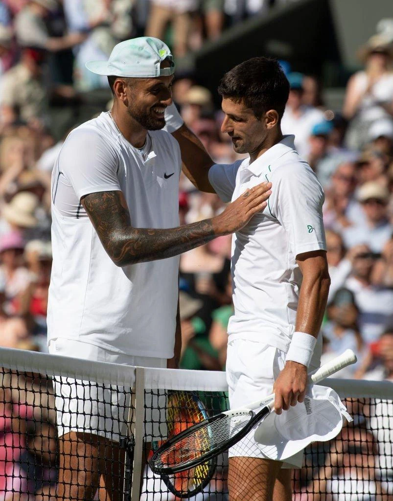 Nick Kyrgios và Djokovic có mối quan hệ tốt sau trận chung kết Wimbledon. Ảnh: GETTY