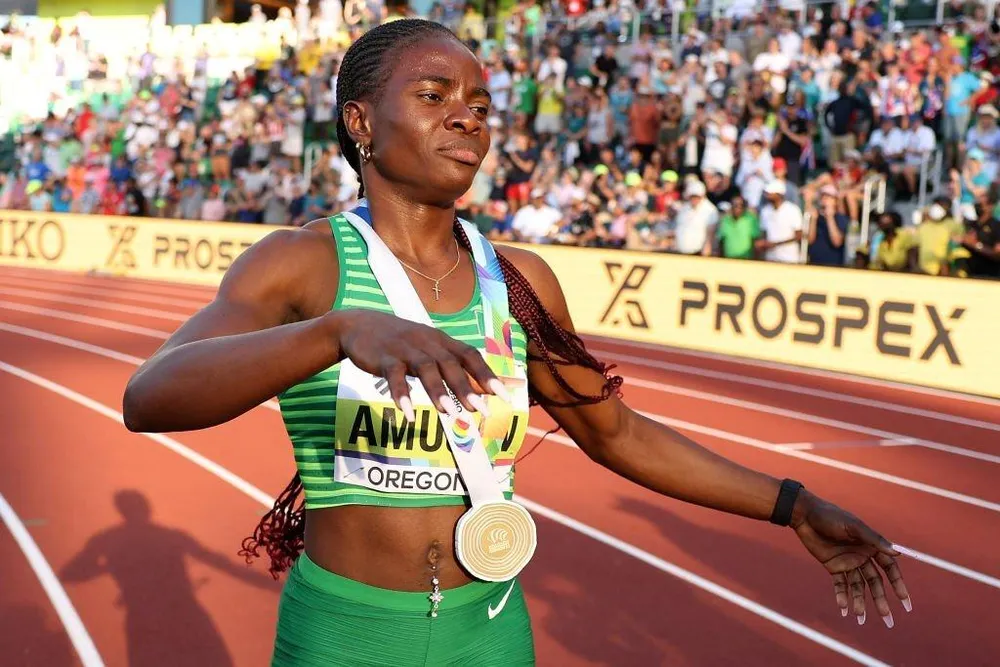 Tobi Amusan giành chức vô địch 100 m rào thế giới...