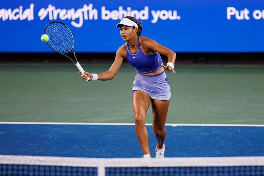 Tay vợt tuổi teen Emma Raducanu trong trận thắng Serena. Ảnh: GETTY