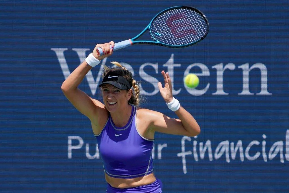Azarenka trong trận đối đầu Raducanu tại Cincinnati Masters. Ảnh: GETTY