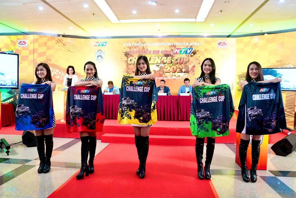 BTC giới thiệu 5 mẫu áo, biểu thị của 5 nội dung tranh tài tại Thử thách địa hình 2022. Ảnh: MQ