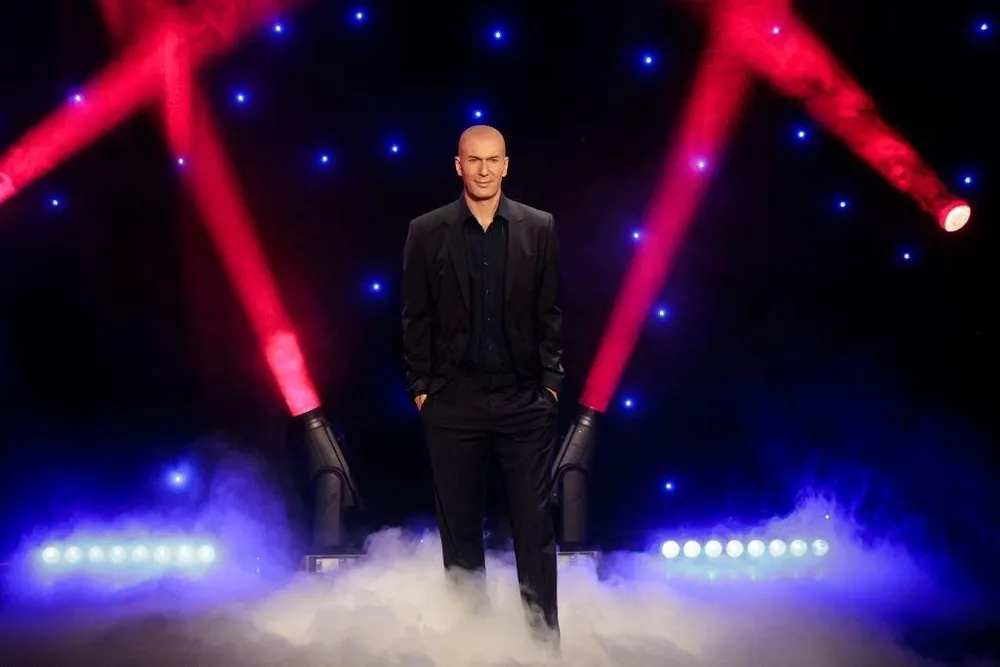 Tượng sáp của danh thủ bóng đá Pháp có dáng đứng rất kiêu hãnh. Ảnh: GETTY