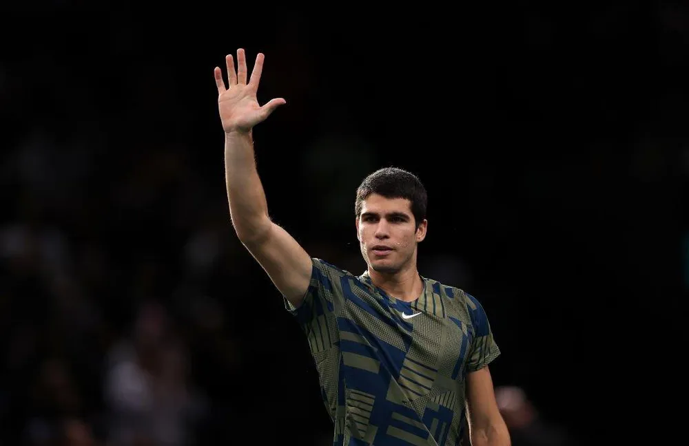 Tay vợt số 1 thế giới, Carlos Alcaraz bỏ cuộc tại tứ kết ATP 1000 ở Paris - Pháp. Ảnh: GETTY