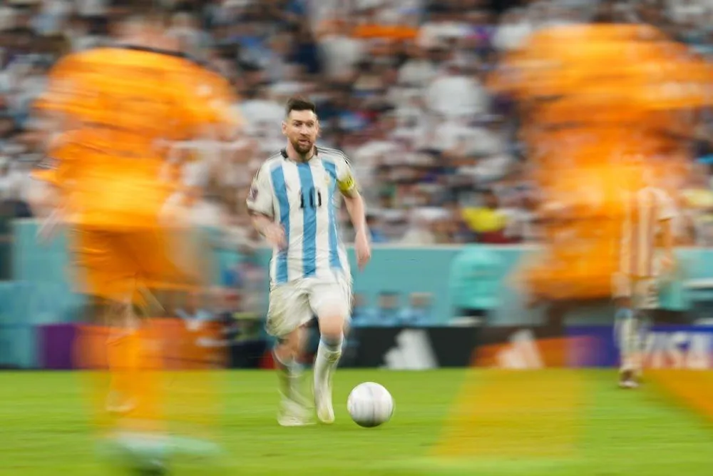 Messi lập công trong chiến thắng loại Hà Lan ở tứ kết. Ảnh: GETTY