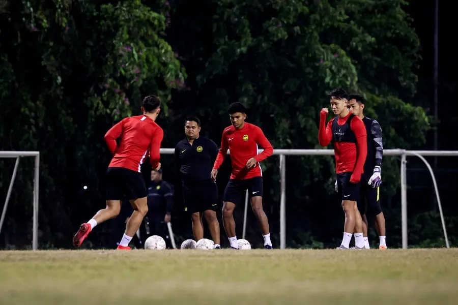 Các cầu thủ Malaysia chuẩn bị trận đấu gặp tuyển Việt Nam. Ảnh: BERNAMA Các cầu thủ Malaysia chuẩn bị trận đấu gặp tuyển Việt Nam. Ảnh: BERNAMA