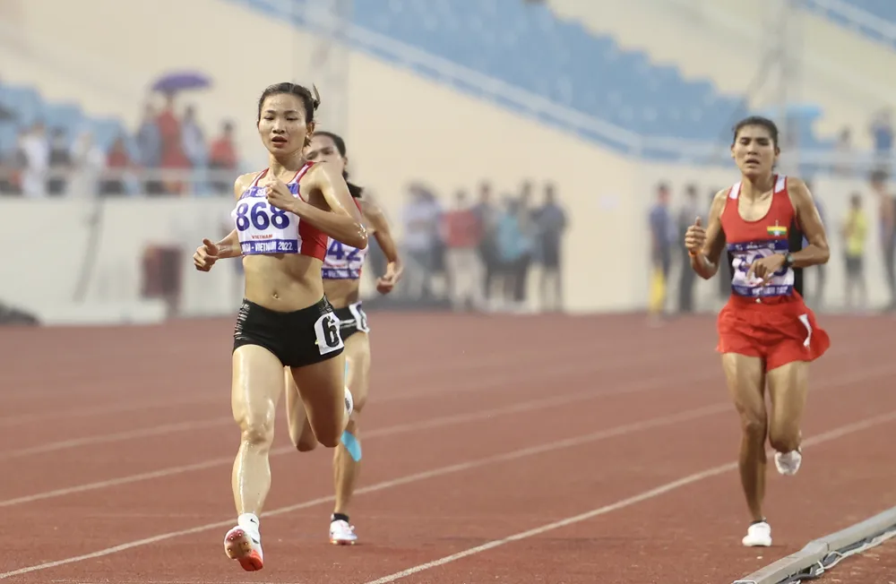 VĐV Nguyễn Thị Oanh đoạt 3 HCV SEA Games 31 tại Hà Nội. Ảnh: ANH PHƯƠNG