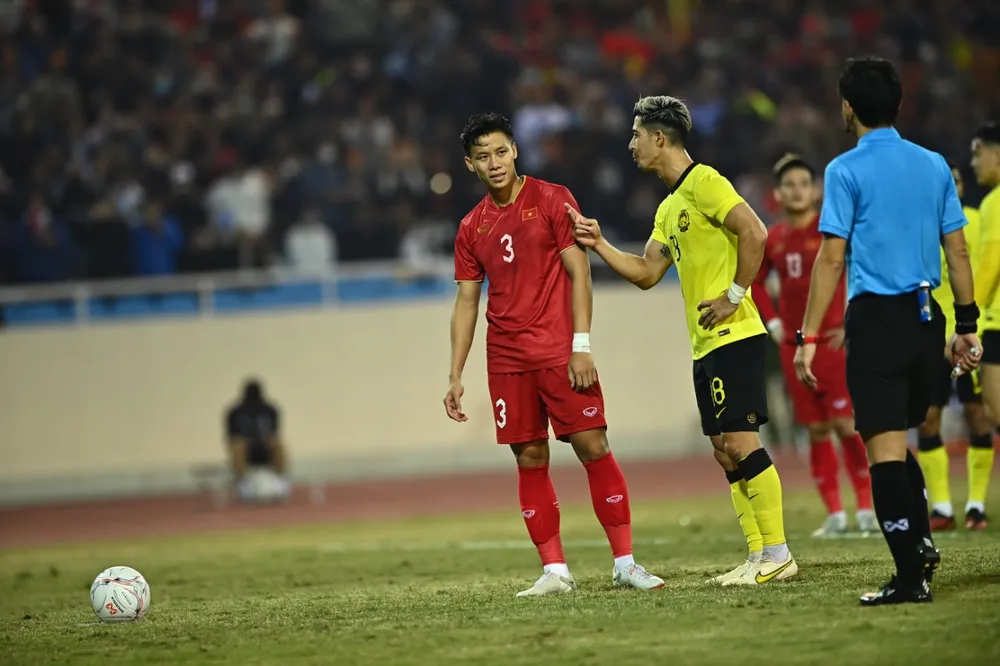 Đội trưởng Quế Ngọc Hải thực hiện thành công quả 11m giúp Việt Nam dẫn trước 2-0. Ảnh: ANH THỊNH Đội trưởng Quế Ngọc Hải thực hiện thành công quả 11m giúp Việt Nam dẫn trước 2-0. Ảnh: ANH THỊNH