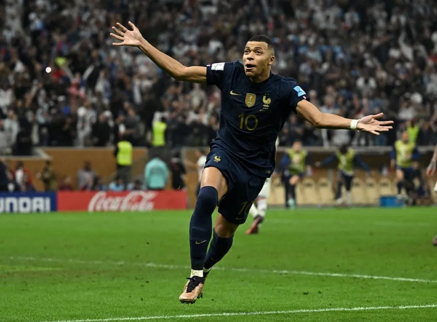 Ngoài hạng mục Cầu thủ xuất sắc nhất năm của FIFA, Mbappe còn có cơ hội tranh giải PusKas. Ảnh: REUTERS