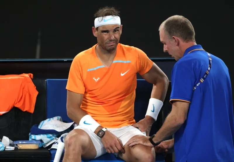 Nadal được chăm sóc chấn thương tại vòng 2 Úc mở rộng 2023. Ảnh: REUTERS Nadal được chăm sóc chấn thương tại vòng 2 Úc mở rộng 2023. Ảnh: REUTERS