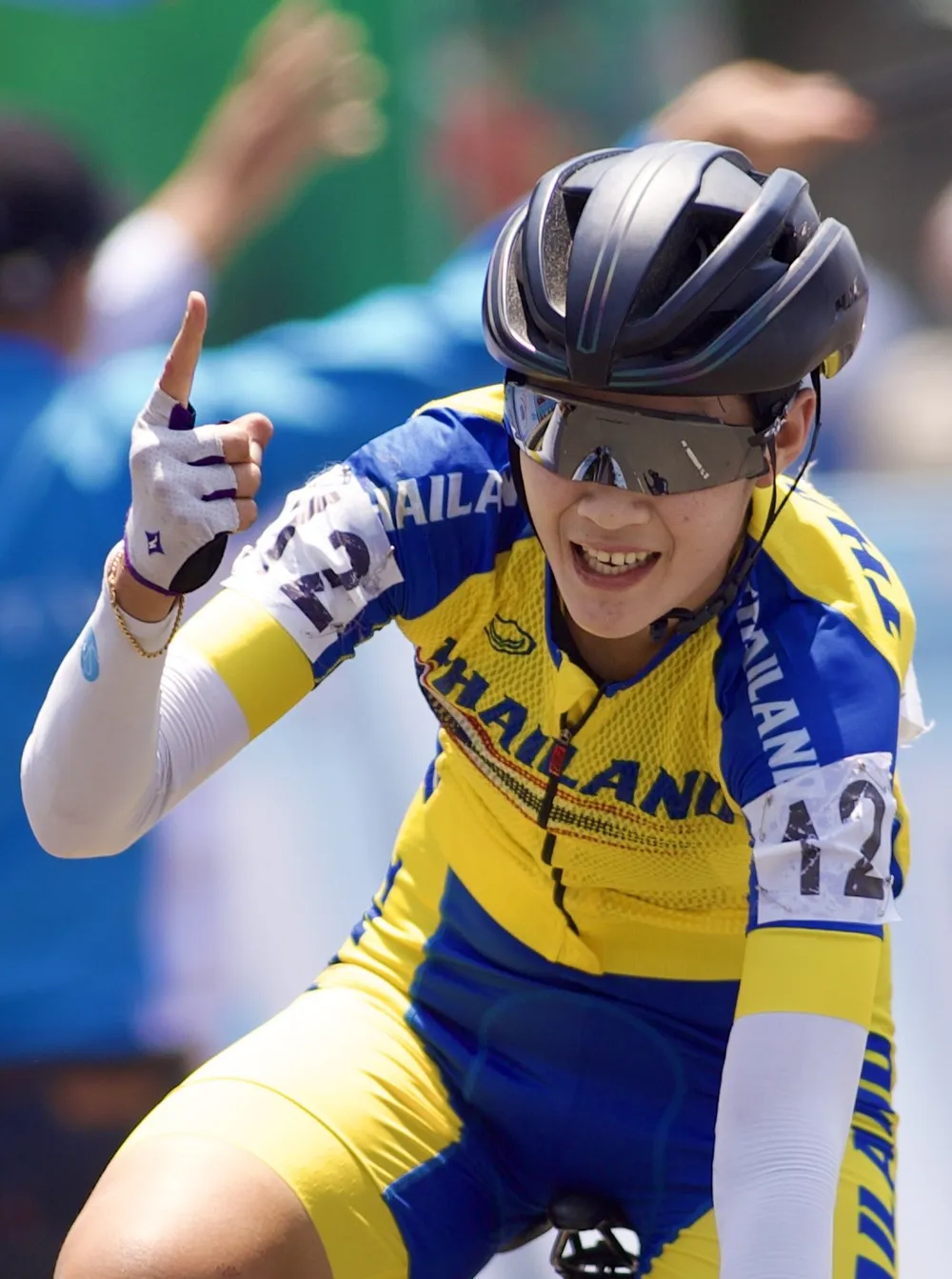 Tuyển thủ Thái Lan Somrat ăn mừng chiến thắng chặng 3. Ảnh: PHẠM HUY Tuyển thủ Thái Lan Somrat ăn mừng chiến thắng chặng 3. Ảnh: PHẠM HUY